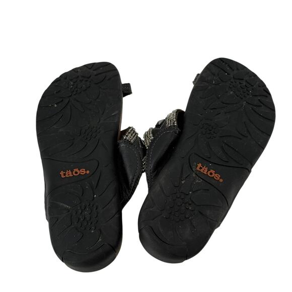 Taos Genie Black Metallic Embellished Toe Thong Sandals Womens Size 6 Comfort - Picture 10 of 11